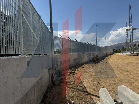 Βιομηχανική περίφραξη με γαλβανισμένη σχάρα 